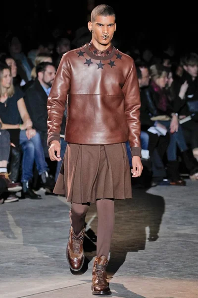 Look 27